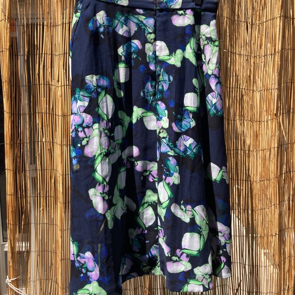 BR Floral Midi Skirt with Pockets - Picture 6 of 9